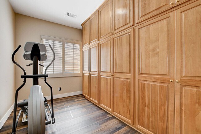 Building Photo - QUALITY FULLY FURNISHED SEVEN HILLS HOME WITH A PRIVATE POOL AND SPA