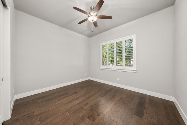 Building Photo - 8099 Traditions Ct