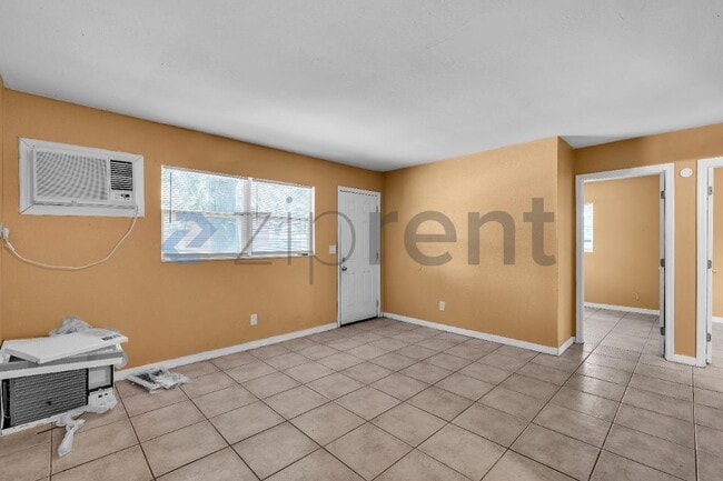Building Photo - 9413 N Mulberry St