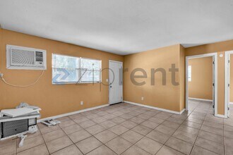 Building Photo - Unit A