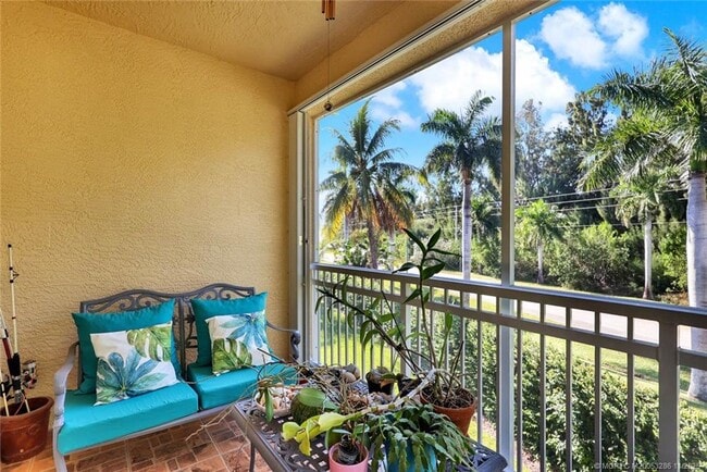 Building Photo - 301 S Compass Dr