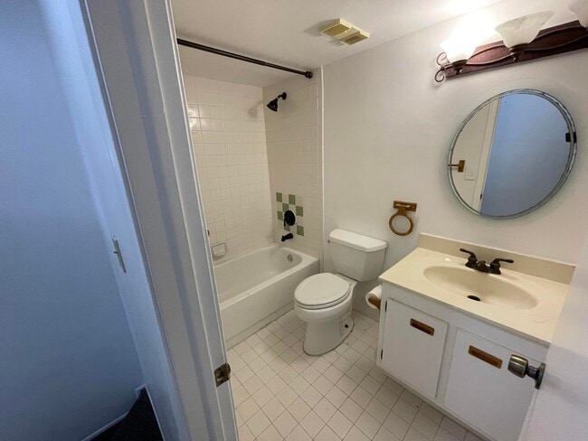 Building Photo - 2372 NW 39th Ave