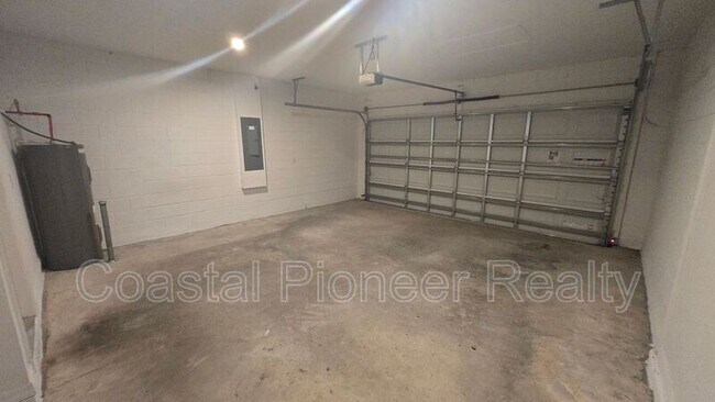 Building Photo - 233 Aquamarine Ln