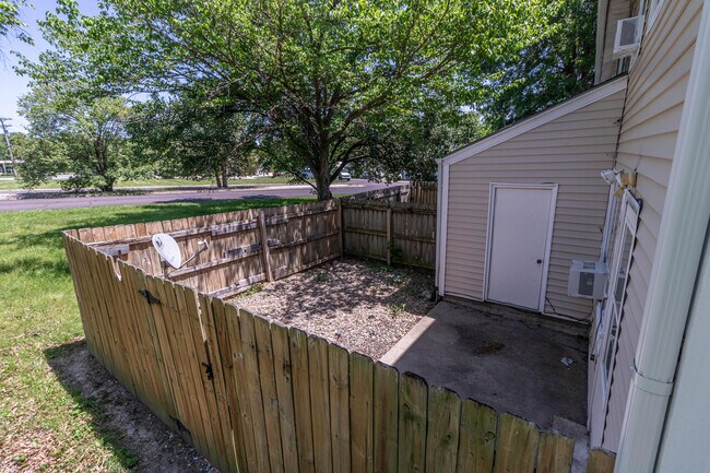 Building Photo - 1635A W Amos Dr