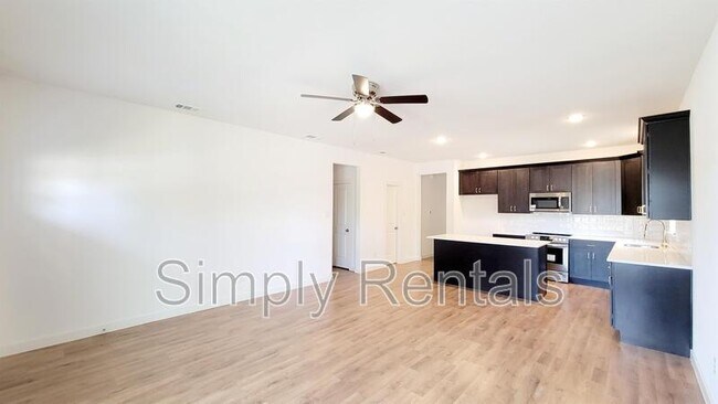 Building Photo - Gordon 3304