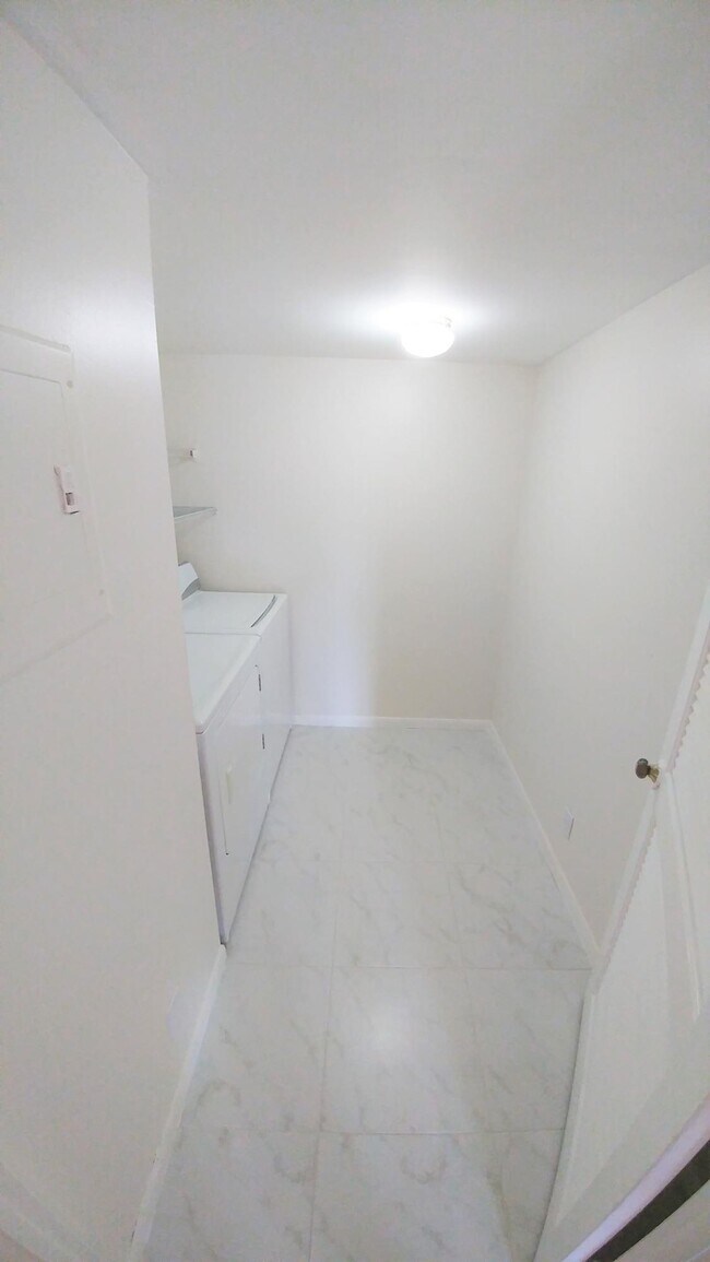 Building Photo - 1001 Green Pine Blvd