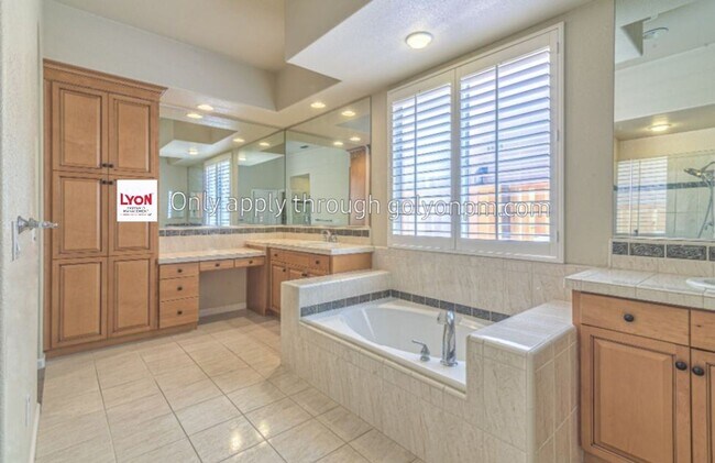 Building Photo - 4 br, 3.5 bath House - 390 Lanfranco Circle