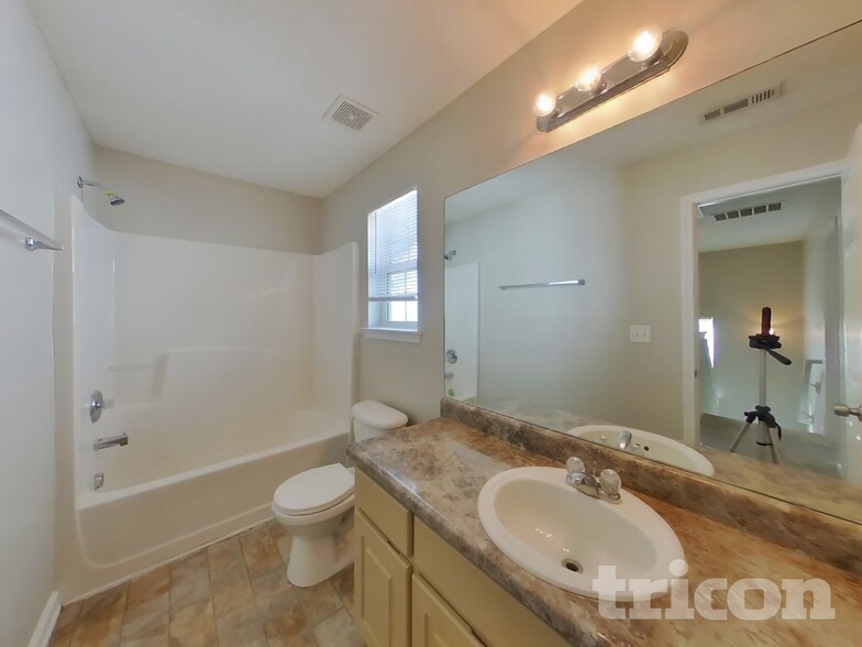 Building Photo - 455 Thistle Cove