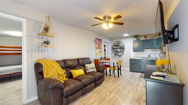 Building Photo - 4507 W Bayshore Dr