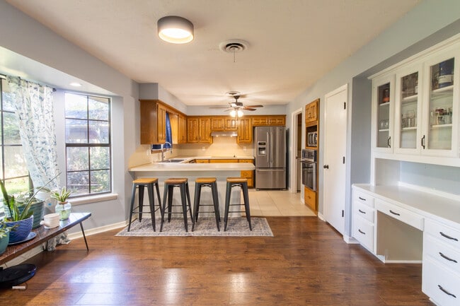 Building Photo - 1535 Primrose Dr