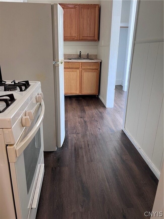 Building Photo - 146 E 2nd St