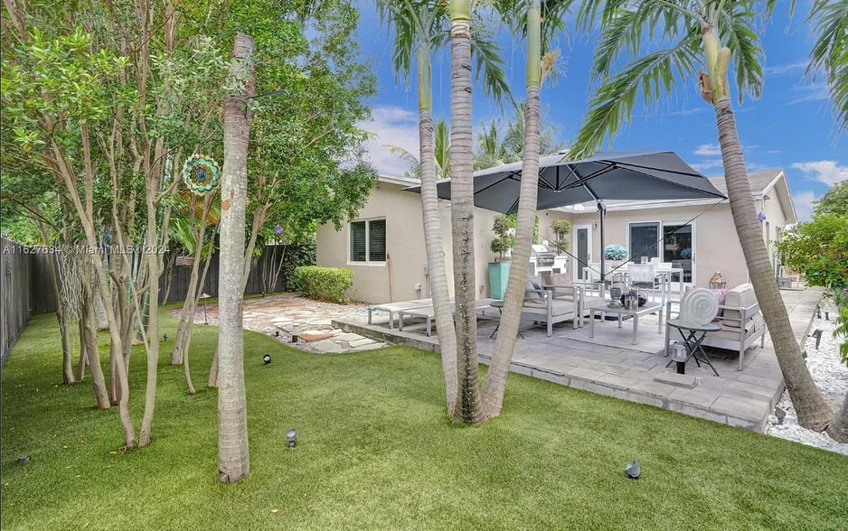 Building Photo - 1001 NE 17th Ct