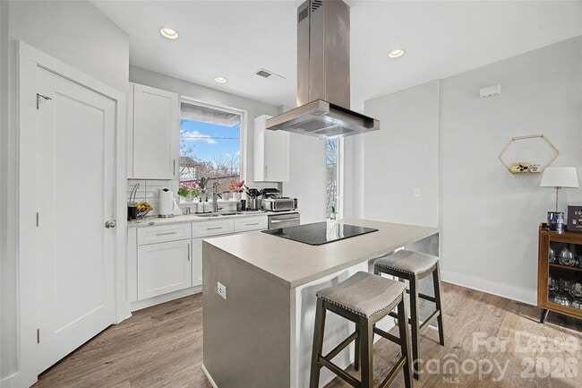 Building Photo - 840 E 18th St