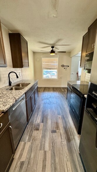 Building Photo - 505 Linden Dr