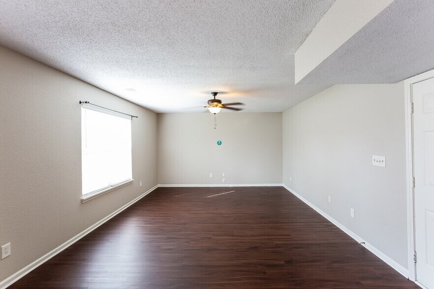Building Photo - 7633 Scatter Woods Ln