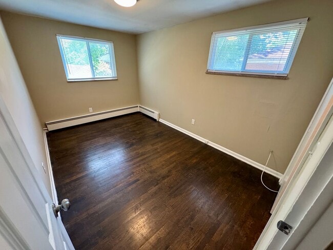 Building Photo - 3 Bedroom ~ Clintonville
