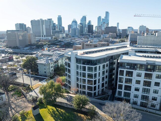 Building Photo - 800 Embassy Dr