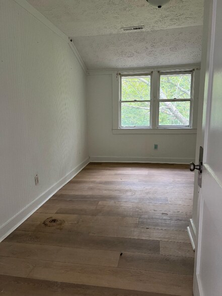 Building Photo - 1613 Dewitt Ave