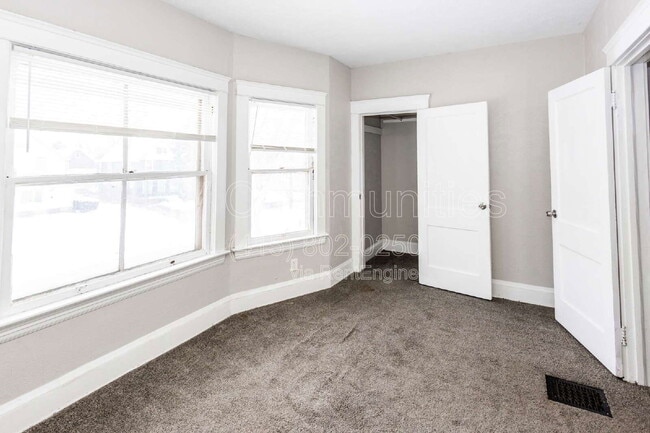 Building Photo - 3390 E 135th St