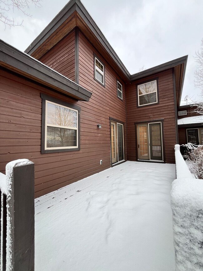 Building Photo - 3 bed, 3 bath Duplex in Driggs