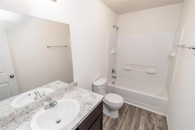 Building Photo - 5807 Kyle Cove Dr