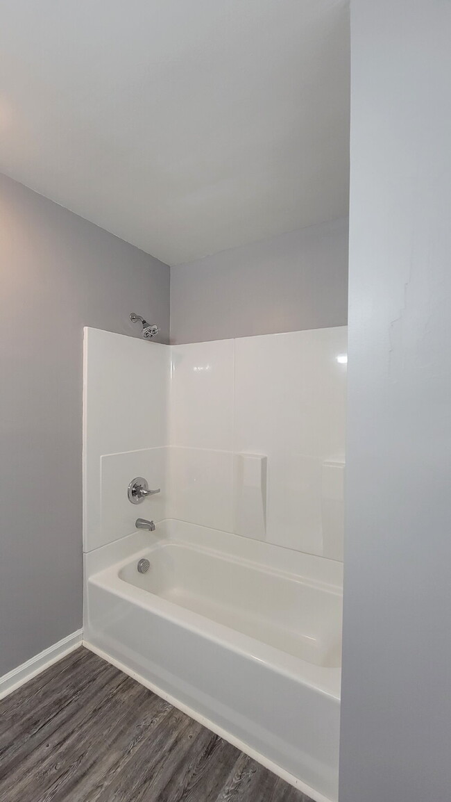 Building Photo - Spacious 3 Bedroom Home in District 6 – Re...