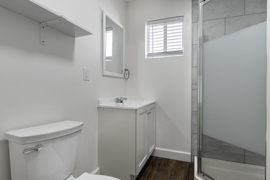 Building Photo - 410 E Beecher St