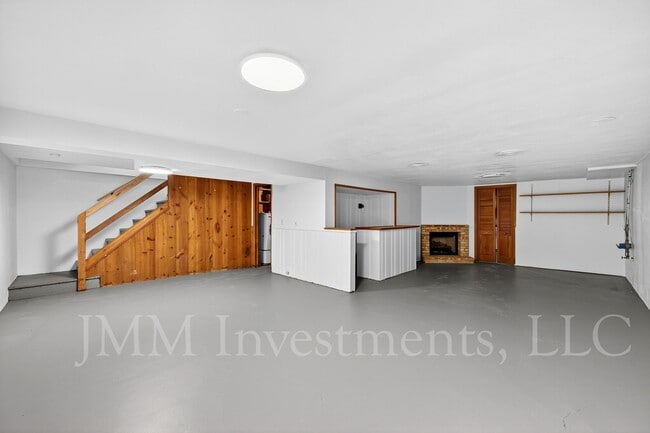 Building Photo - 4015 Greenmeadows Dr