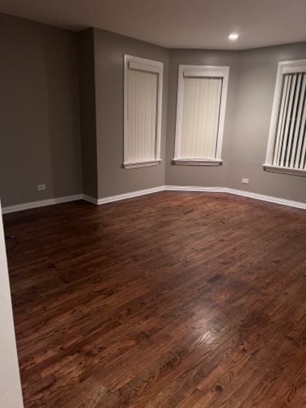 Building Photo - 8236 S Ellis Ave