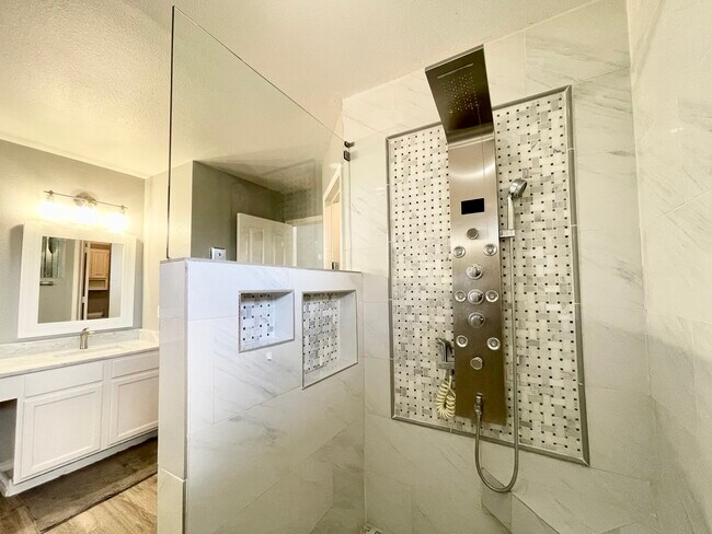 Shower heads with multiple options - 11519 Brae Hill