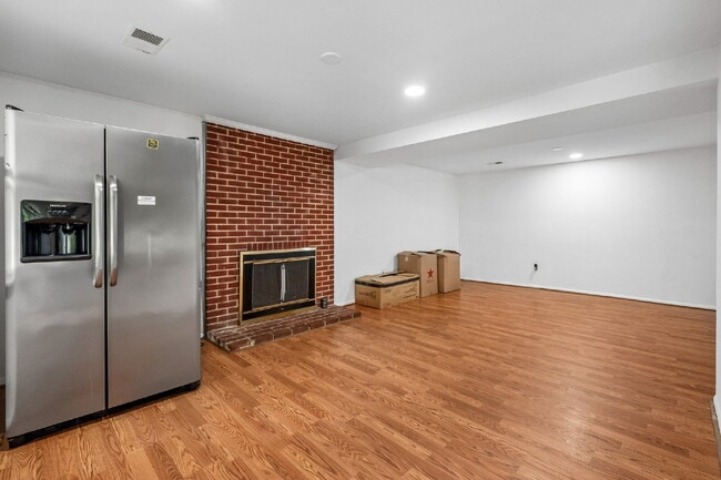Building Photo - Charming and updated single-family home in a convenient Woodbridge location!