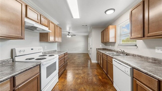 Building Photo - 2807 Terrace Dr