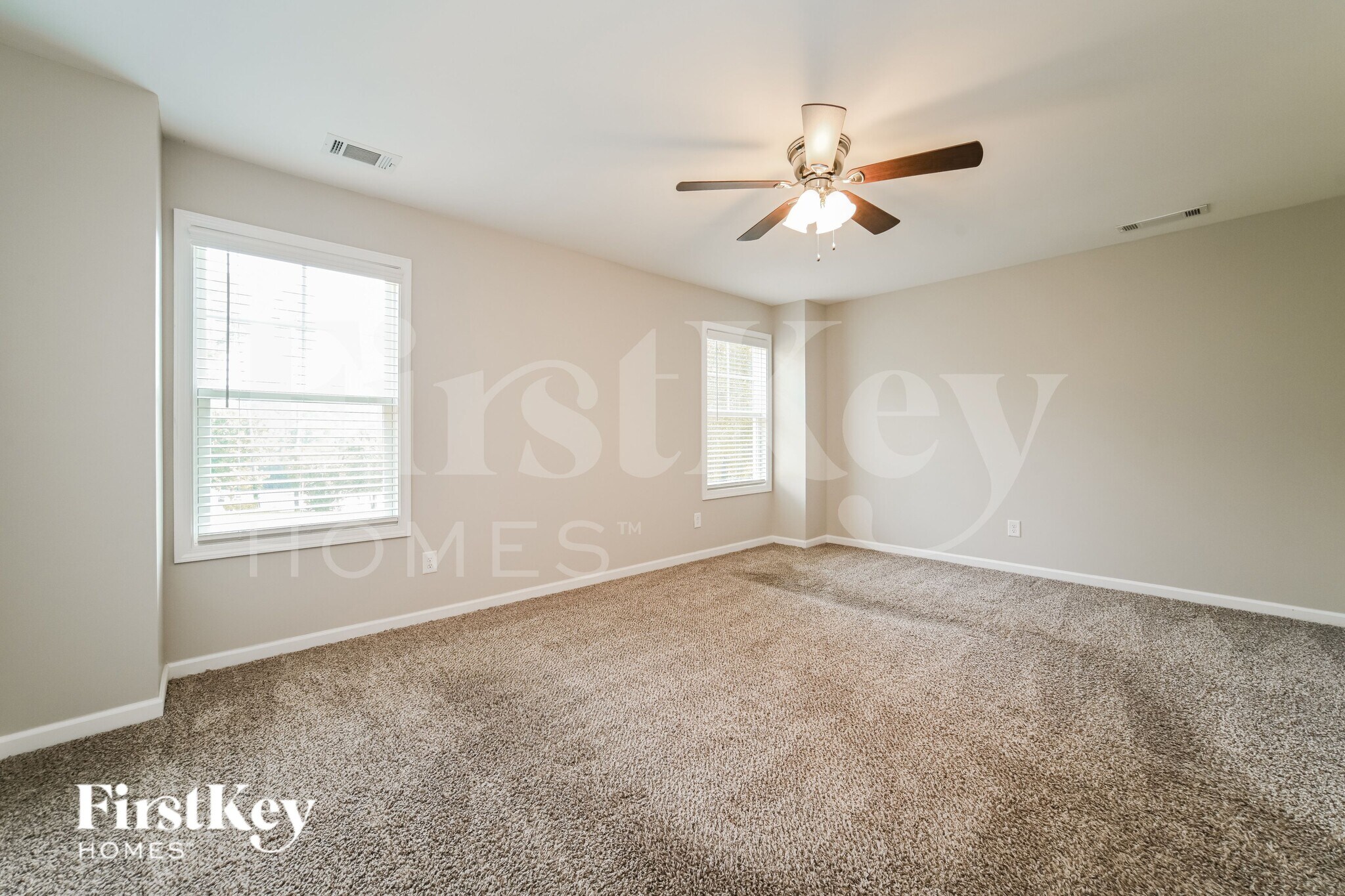 Building Photo - 8 E Newnan Rd