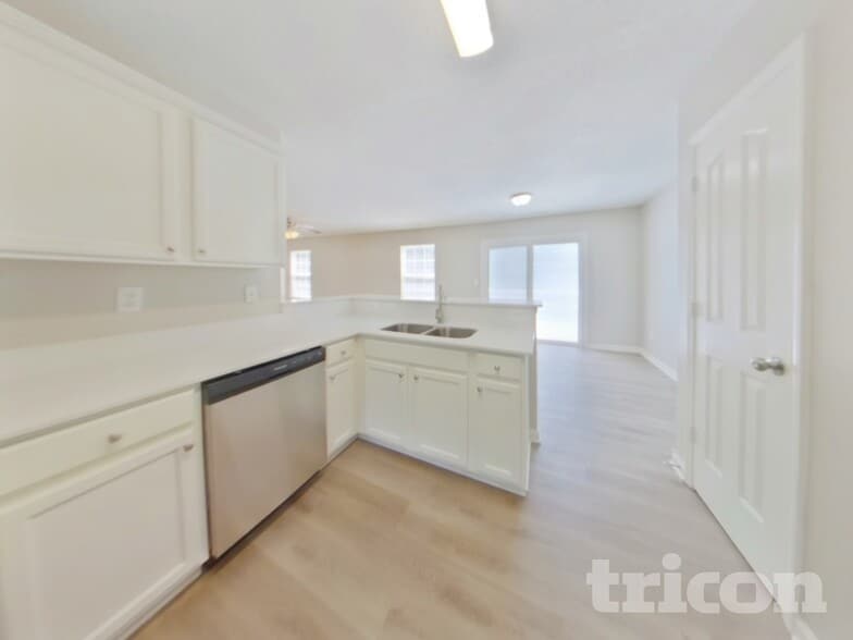 Building Photo - 10527 Madison Park Dr