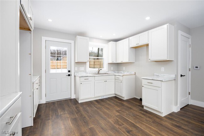 Building Photo - 3101 Wagoner St