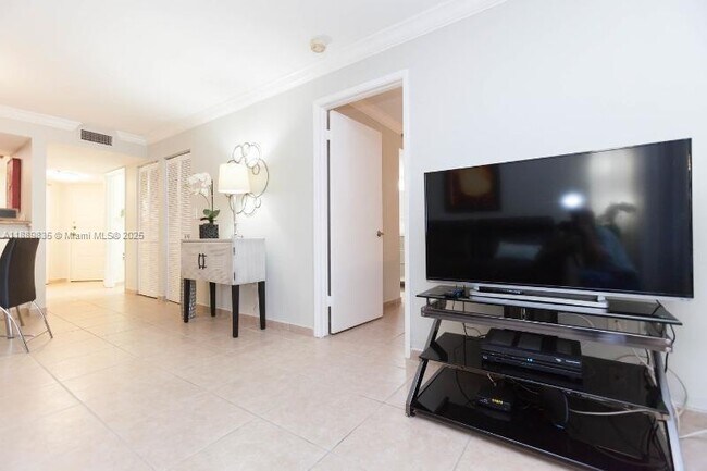 Building Photo - 5880 Collins Ave