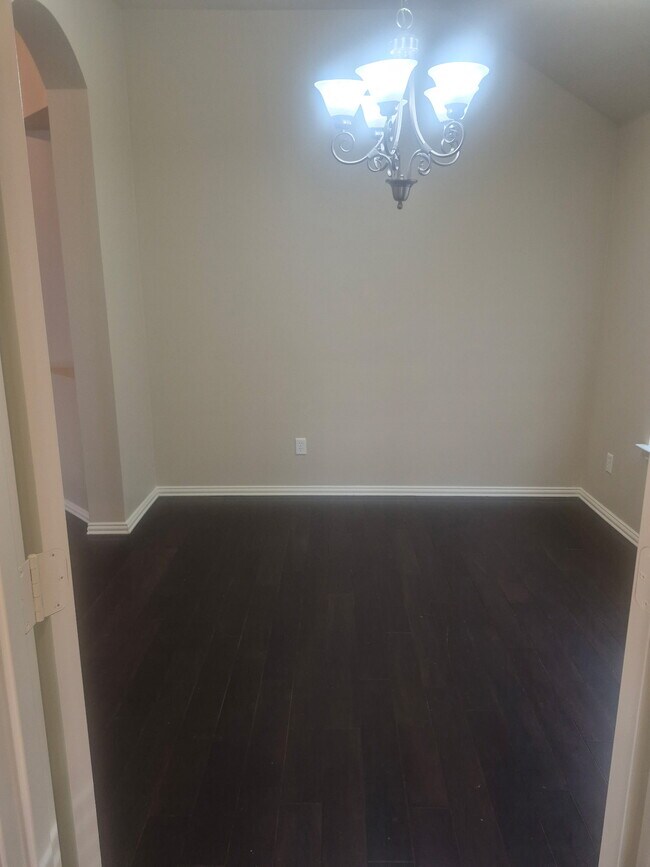 Building Photo - 709 Shady Meadow Ln