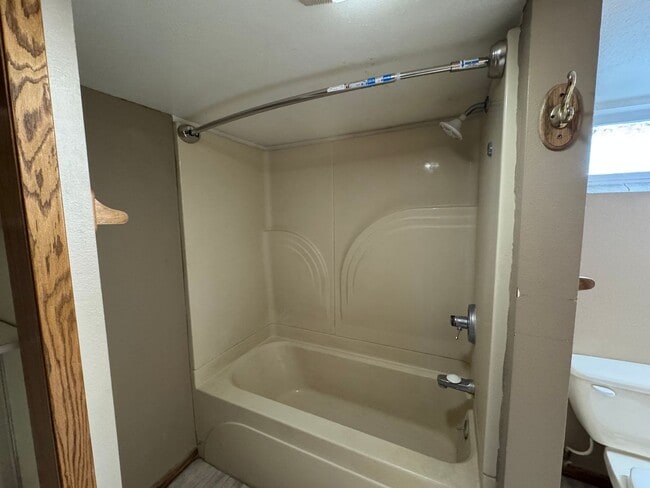 Building Photo - 2 bedroom, 2 bath house located near water...
