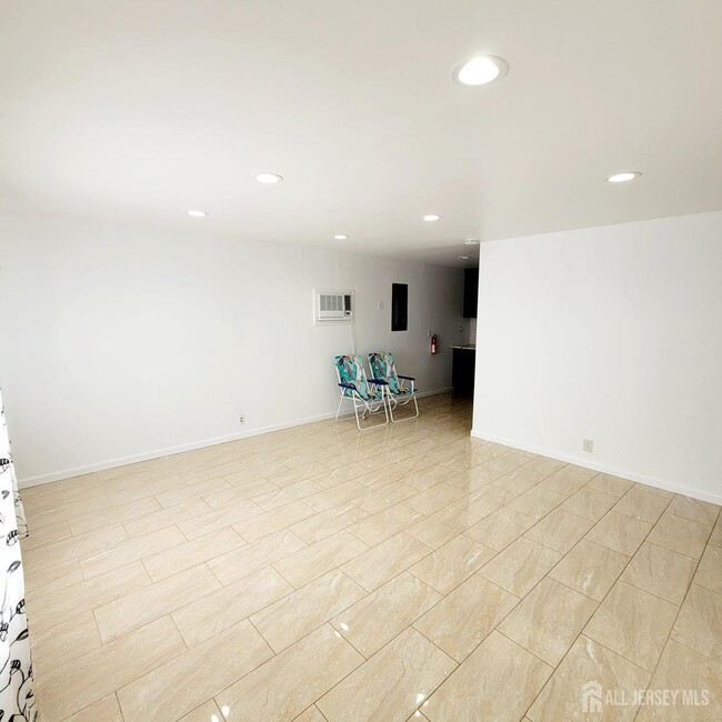 Building Photo - 216 Bloomfield Ave