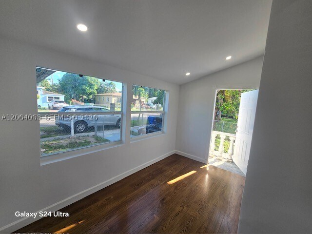 Building Photo - 1071 NE 160th St