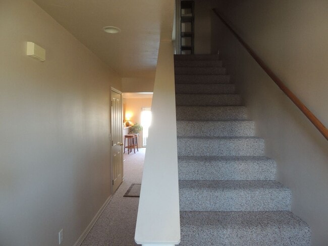 Building Photo - 3301 Laredo Dr