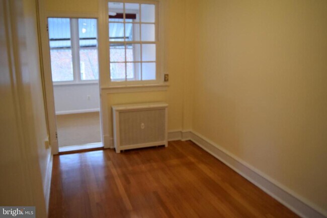Building Photo - 104 Longfellow St NW
