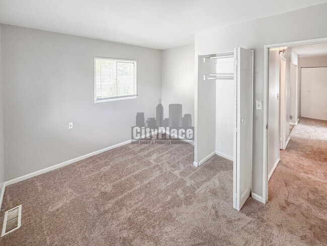 Building Photo - 3060 Midvale Dr