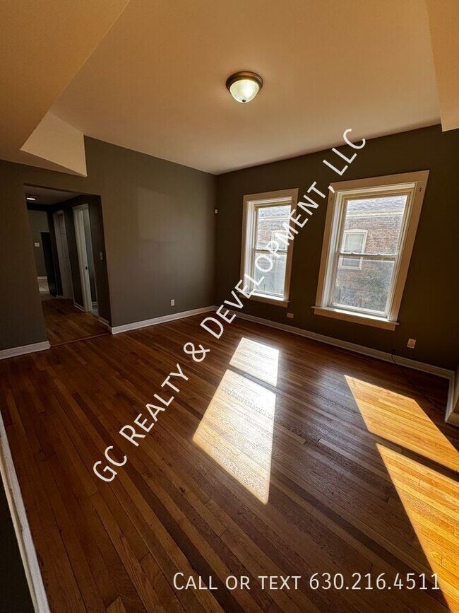 Building Photo - 11347 S King Dr