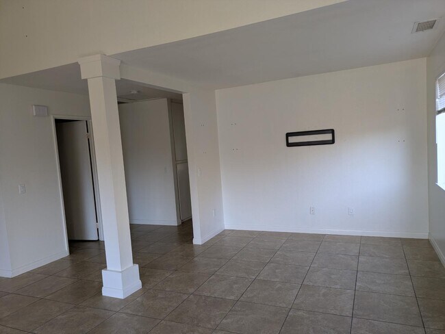 Building Photo - 8730 Sandhill Dr