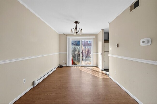 Building Photo - 717-717 Southfield Ct