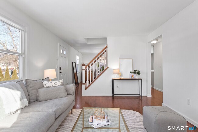 Building Photo - 26 Chelene Rd