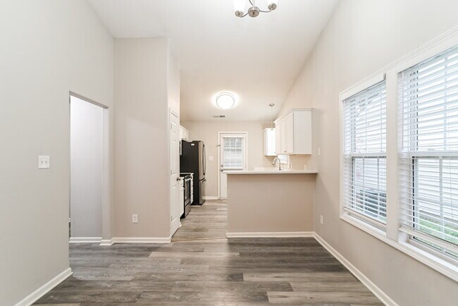 Building Photo - 3004 Great Falls Dr