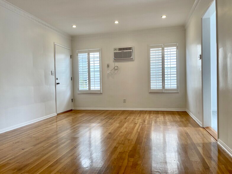 living room - 3412 Pearl St