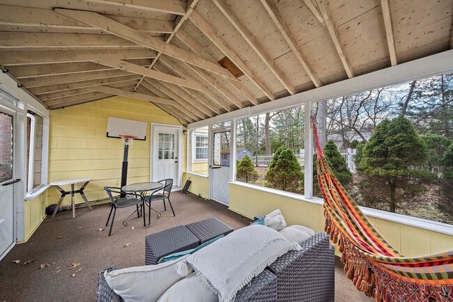 Building Photo - 95 Oriole Rd